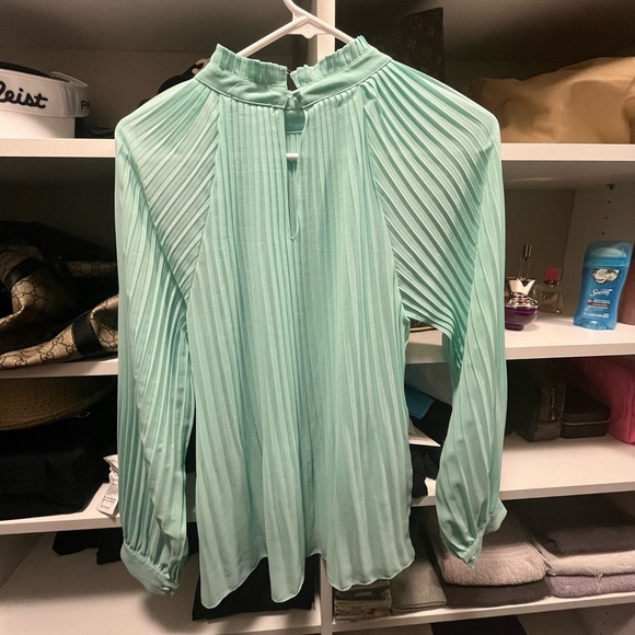 FASHION NOVA Pleated Top - Picture 3 of 3